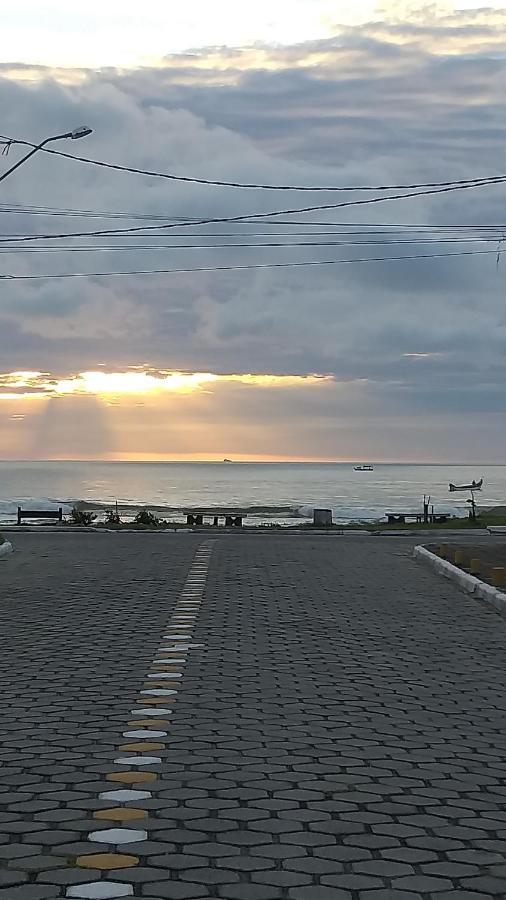 Residencial Chales Riviera Matinhos Eksteriør billede
